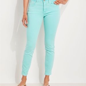 Vineyard Vines Mint Skinny Jeans. Excellent condition. Size 27/4.